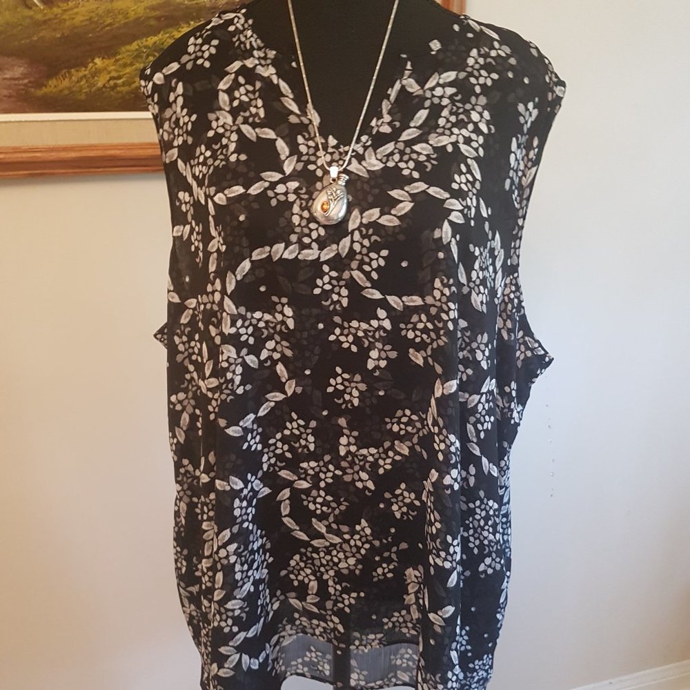 Blouse, Black and white sleeveless tunic size XXL